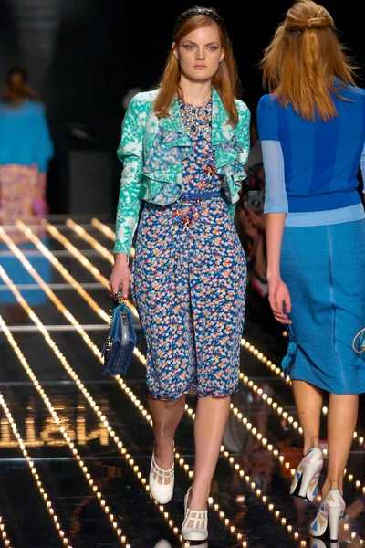 Look 25